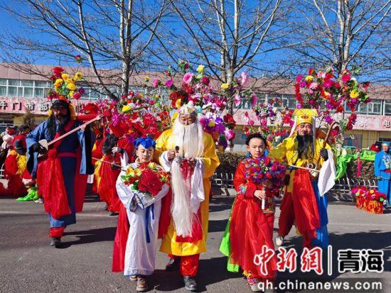 图为演出现场。希日尖措 摄