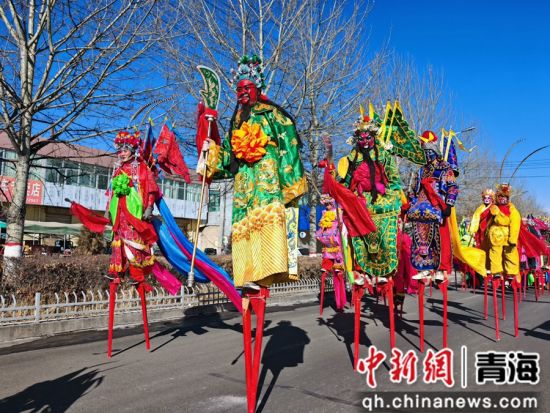 图为演出现场。希日尖措 摄