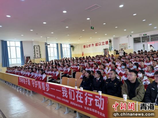 图为湟源县人民检察院开展开学季“法治进校园”活动现场。 湟源县委宣传部供图 图为湟源县人民检察院开展开学季“法治进校园”活动现场。 湟源县委宣传部供图