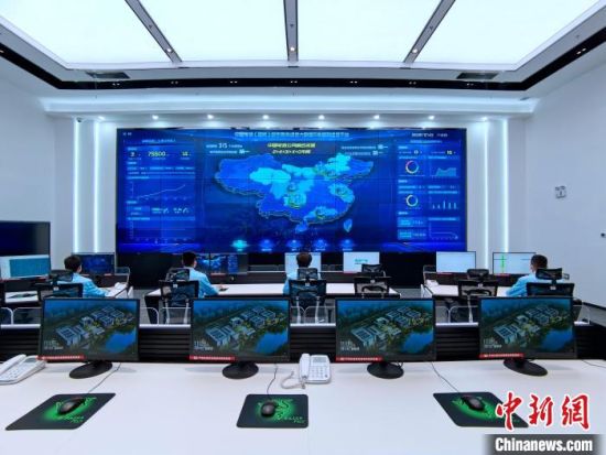 资料图为中国首个100%清洁能源可溯源大数据中心——中国电信(国家)数字青海绿色大数据中心的智慧调度中心。李隽 摄 资料图为中国首个100%清洁能源可溯源大数据中心——中国电信(国家)数字青海绿色大数据中心的智慧调度中心。李隽 摄