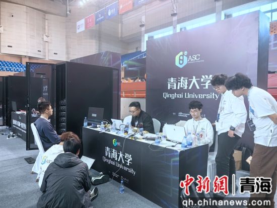 图为比赛现场。祁心禾摄 图为比赛现场。祁心禾摄