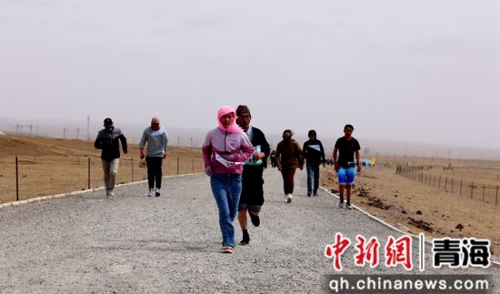 图为活动现场。刚察县委宣传部供图