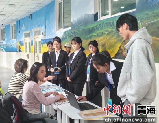 图为财经商贸赛道三抽签环节。西宁城市职业技术学院供图