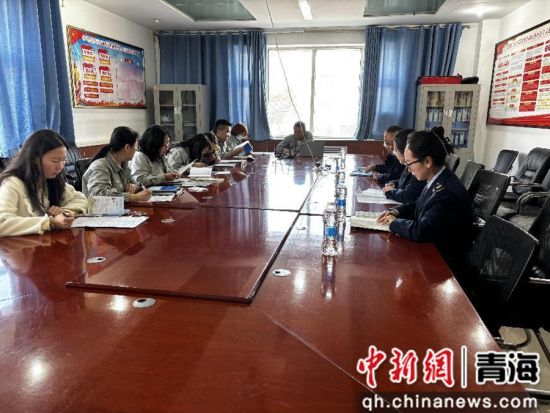图为市、区两级税务大企业管理部门为企业进行涉税政策确定性服务。 郝青青 摄 图为市、区两级税务大企业管理部门为企业进行涉税政策确定性服务。 郝青青 摄