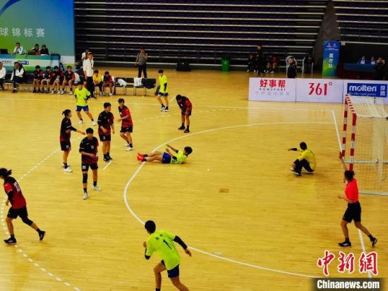 图为2024年全国青年女子手球锦标赛总决赛,江苏队对战常州铭凡队。张海雯 摄 图为2024年全国青年女子手球锦标赛总决赛,江苏队对战常州铭凡队。张海雯 摄