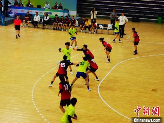 图为2024年全国青年女子手球锦标赛总决赛,江苏队对战常州铭凡队。张海雯 摄 图为2024年全国青年女子手球锦标赛总决赛,江苏队对战常州铭凡队。张海雯 摄