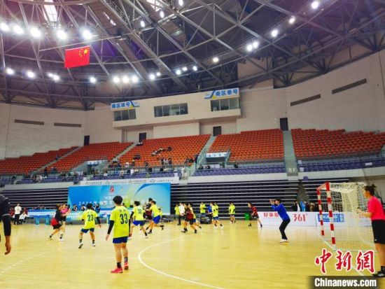 图为2024年全国青年女子手球锦标赛总决赛,江苏队对战常州铭凡队。张海雯 摄 图为2024年全国青年女子手球锦标赛总决赛,江苏队对战常州铭凡队。张海雯 摄