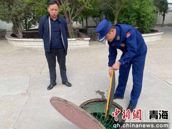 图为海东市消防救援支队开展端午节前细致排查。 青海消防供图