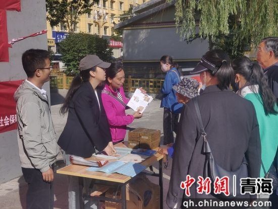 图为活动现场。黄南州档案局 供图 图为活动现场。黄南州档案局 供图