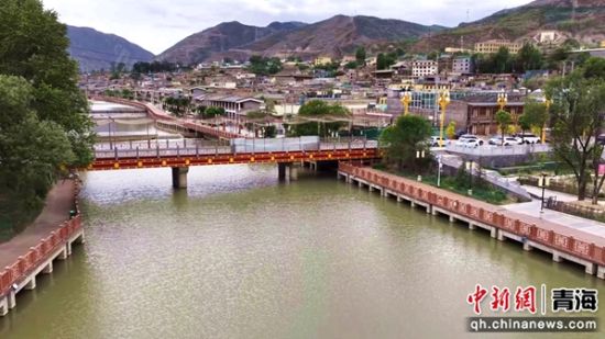 航拍图为隆务河一景。王昱杰 摄 航拍图为隆务河一景。王昱杰 摄