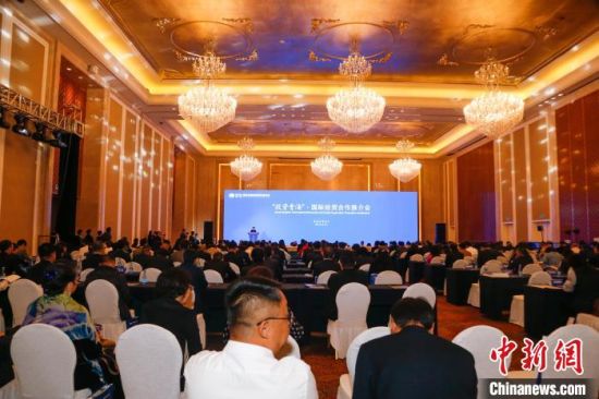 图为6月25日，“投资青海”国际经贸合作推介会现场。　　　马铭言摄