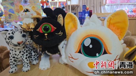 图为文创产品。茫崖融媒 供图