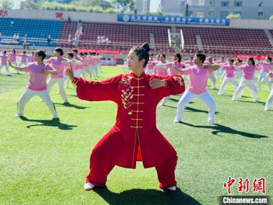 图为运动会现场。孙睿 摄 图为运动会现场。孙睿 摄