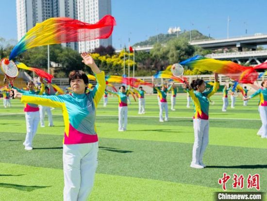 图为运动会现场。孙睿 摄 图为运动会现场。孙睿 摄