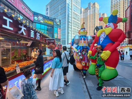 图为美食季活动现场。李隽 摄 图为美食季活动现场。李隽 摄