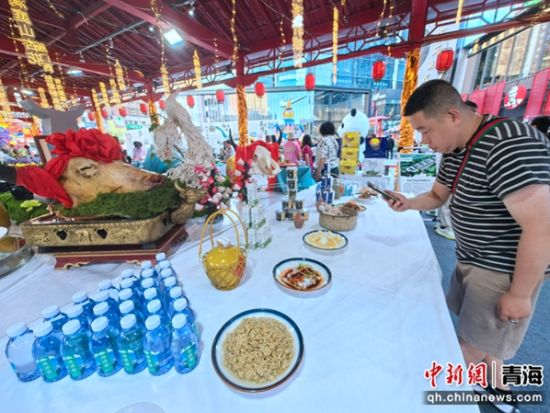 图为美食季活动现场。李隽 摄 图为美食季活动现场。李隽 摄