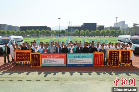 图为捐赠仪式现场。韩红基金会 供图