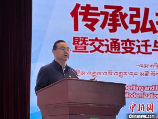 图为青海民族大学党委副书记、校长马维胜在开幕式上致辞。李江宁摄 图为青海民族大学党委副书记、校长马维胜在开幕式上致辞。李江宁摄