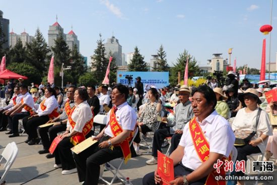 图为青海省最美人民调解员。 马铭言 摄 图为青海省最美人民调解员。 马铭言 摄