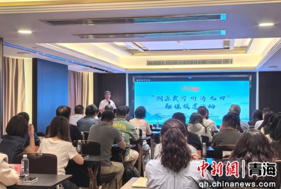 青海日报社党组成员、副社长李乃银致辞。殷荣成 摄