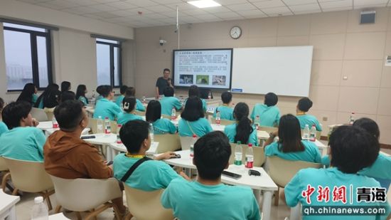 图为香港新界青年联会在青参访交流活动现场。省侨办供图 图为香港新界青年联会在青参访交流活动现场。省侨办供图