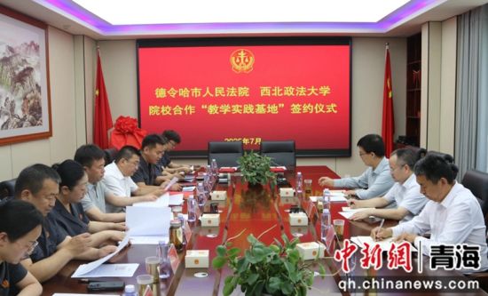 图为揭牌仪式现场。马锋和 摄