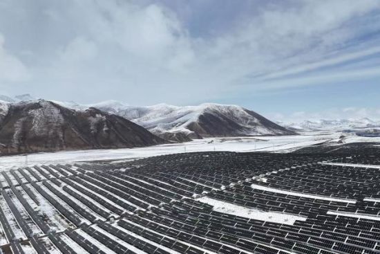  光伏区冬季鸟瞰图。