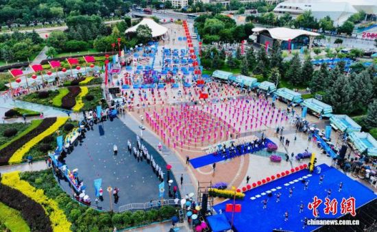 图为启动仪式现场。(无人机照片)青海省体育局 供图