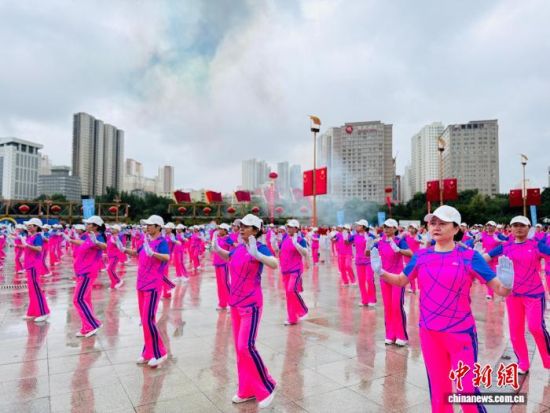 图为体育展演现场。孙睿 摄