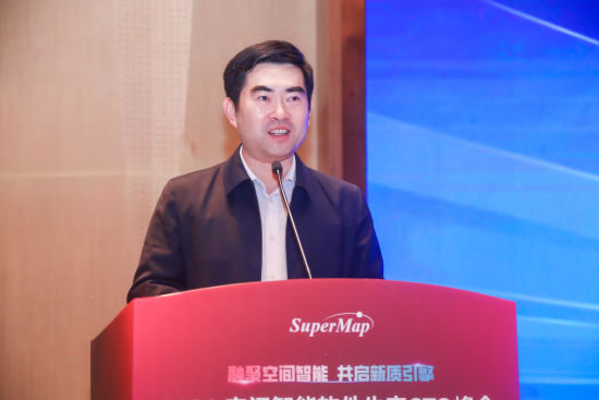 图为青海省数据局局长靳力致辞。超图软件 供图 图为青海省数据局局长靳力致辞。超图软件 供图