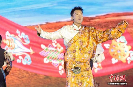 图为音乐剧上藏族篇章《起舞》。赛尼摄 图为音乐剧上藏族篇章《起舞》。赛尼摄