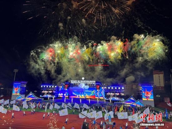 图为青海省第八届少数民族传统体育运动会开幕。孙睿 摄 图为青海省第八届少数民族传统体育运动会开幕。孙睿 摄