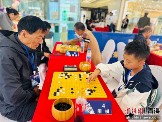 图为围棋比赛现场。孙睿 摄 图为围棋比赛现场。孙睿 摄
