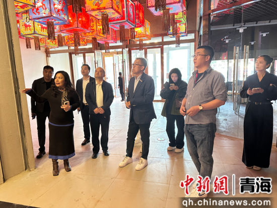 图为大鲁阁集团正在调研。李江宁 摄