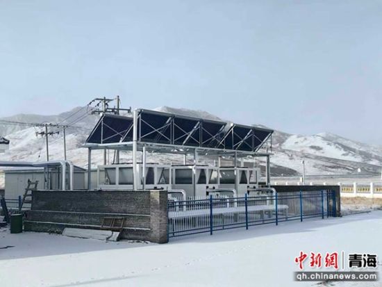 图为青海国晟位于果洛州大武西收费站 “太空1号”太阳能热泵分布式供暖项目。青海国晟集团供图