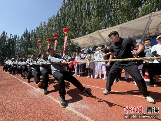 图为拔河比赛现场。马德贵 摄
