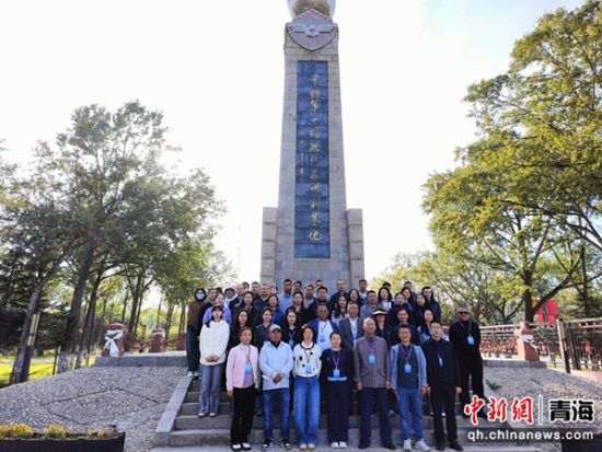 图为参训学员合影留念。陈瑞林 摄