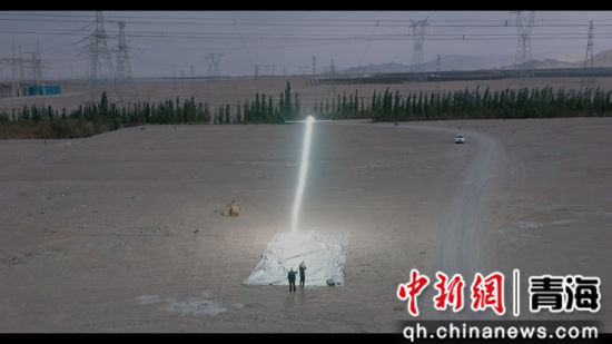 图为在青海海西±400千伏柴达木换流站近区，青海电科院开展330千伏人工短路试验新能源/储能特性测试。国网青海电科院供图