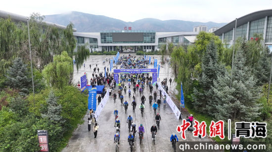 图为骑行活动现场。马铭言 摄 图为骑行活动现场。马铭言 摄