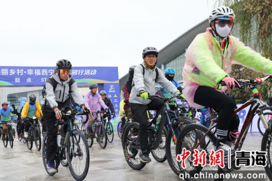 图为骑行活动现场。马铭言 摄 图为骑行活动现场。马铭言 摄