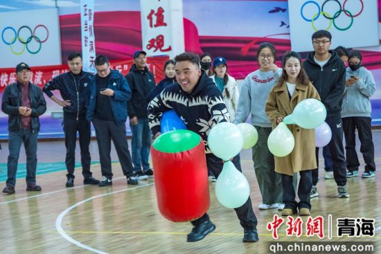 图为趣味运动现场。玛沁县总工会供图