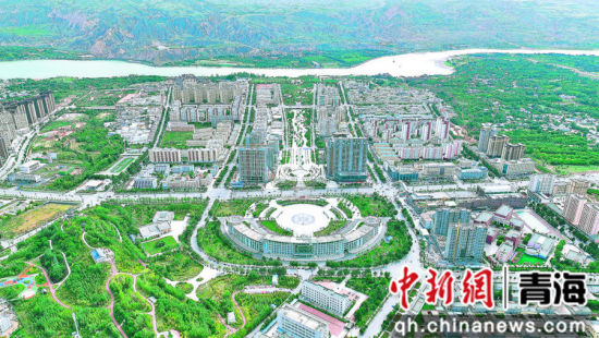 图为海东市化隆县城一隅。海东市委宣传部供图