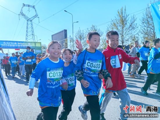 图为青少年参加赛事。王阳 摄 图为青少年参加赛事。王阳 摄