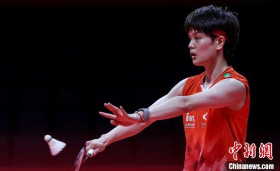 图为王祉怡在赛前训练中。(2024汇丰世界羽联世界巡回赛总决赛组委会供图)