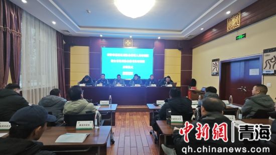 图为培训人员上课。刘羽新 摄